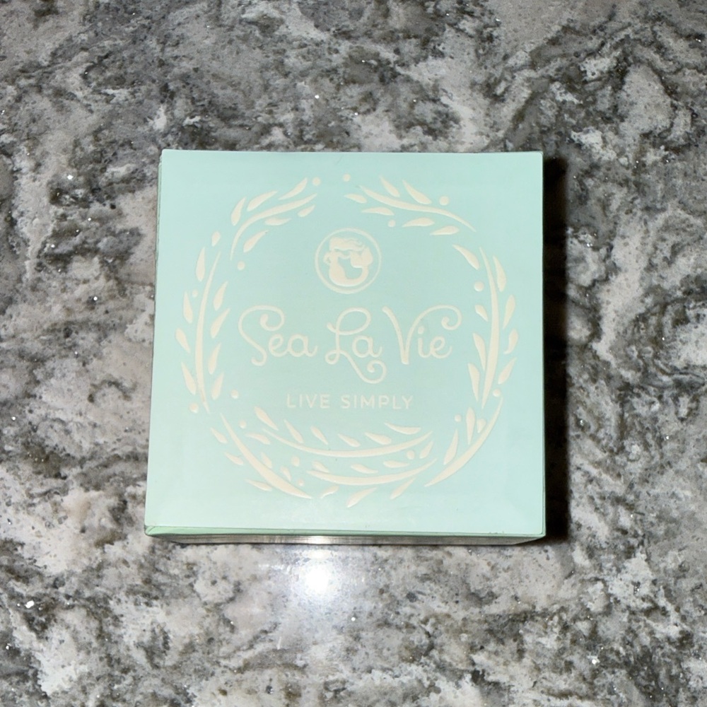 SORRELLI earrings & Sea La Vie Pastel Green Gift Box - Picture 9 of 9